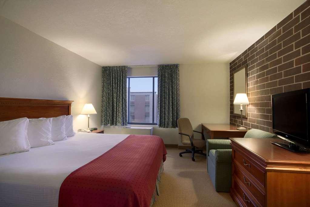 Best Western Plus Executive Residency Waterloo & Cedar Falls Экстерьер фото