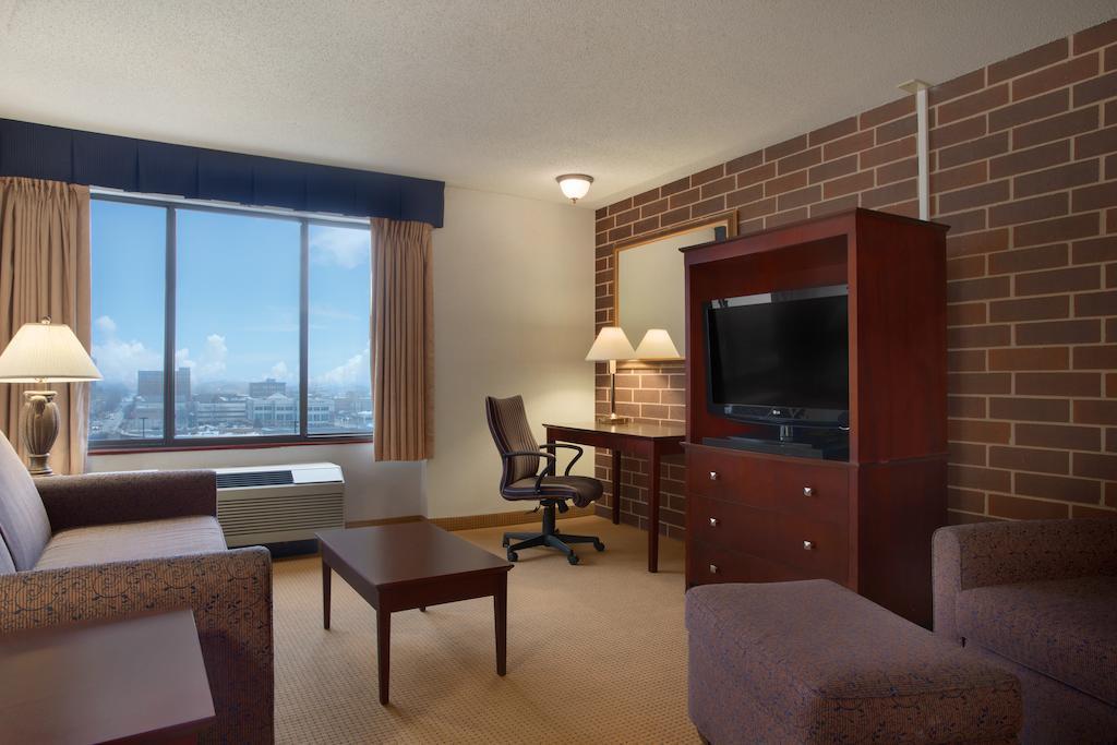 Best Western Plus Executive Residency Waterloo & Cedar Falls Экстерьер фото
