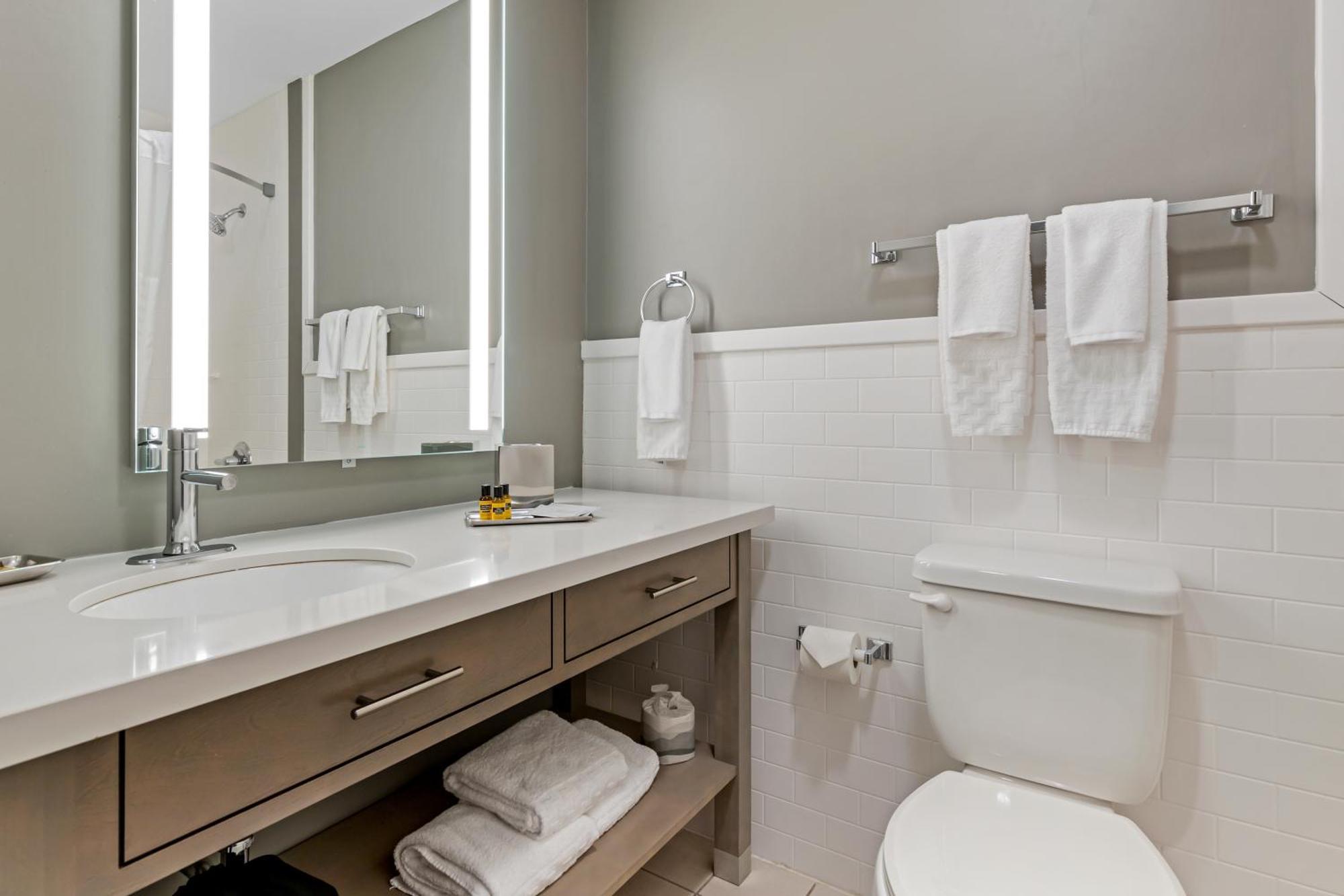 Best Western Plus Executive Residency Waterloo & Cedar Falls Экстерьер фото